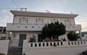 Отель Bralos Apartments  Патитирион